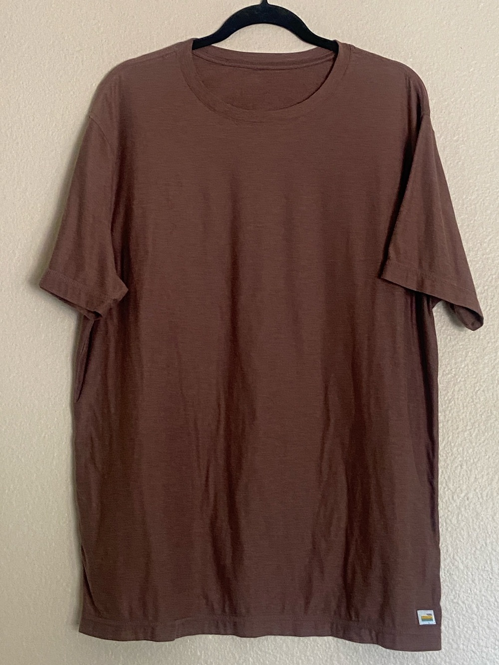 Vuori Strato Tech Tee Shirt Mens Large Performance Short Sleeve Soft V126 Brown